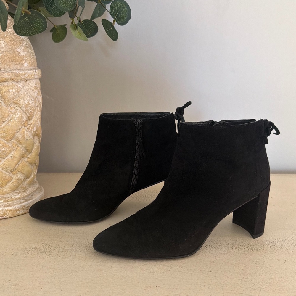 Stuart Weitzman Black Suede Ankle Boots 7M Pointed Toe Block Heel Tie Back 49435